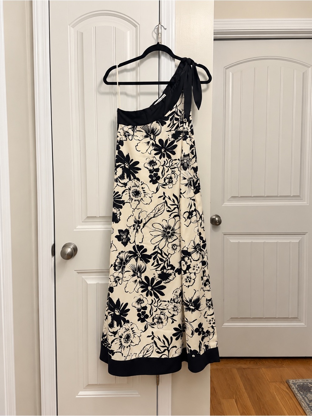 Abercrombie & Fitch Cream and Black One-Shoulder Floral Maxi Dress
